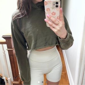 Aritzia TNA PERFECT hoodie crop in dark green